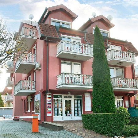 Golden Axe Apartment Heviz Exterior photo